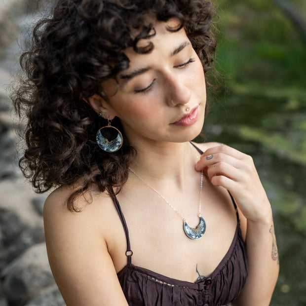 Teasel cross-section suspended in hand-tinted resin, framed in your choice of hand-forged sterling silver or 14k gold-fill. This cloud-like pendant is 1.5" with a total length of 17" with a 1.5" extender.